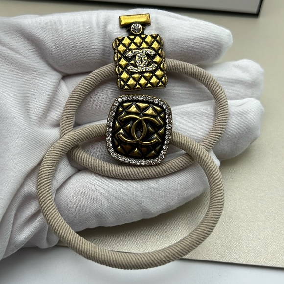 Hair Ties Beauty Chanel Or Wristband & Small Shopping Bag CC Rhinestones NWOT - Picture 7 of 17